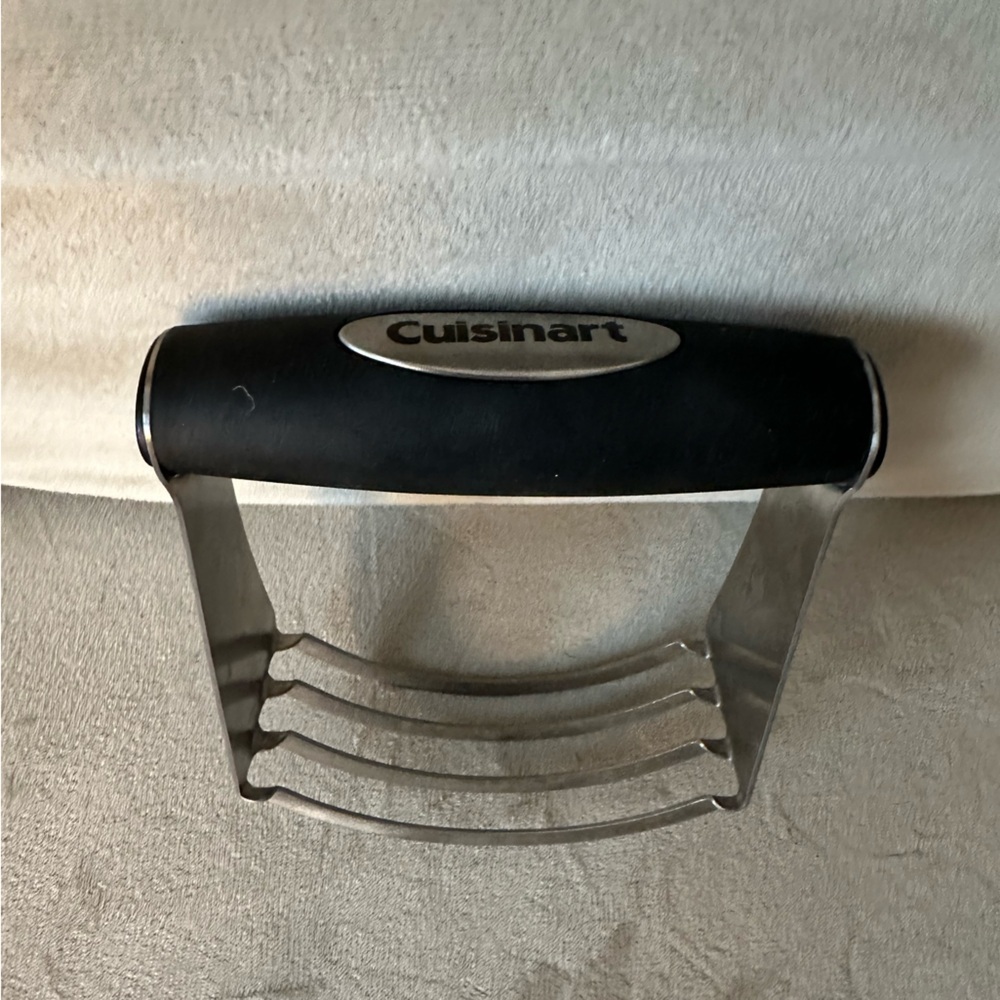 Cuisinart Black and Silver Pastry Blender for kitchen dough or baking